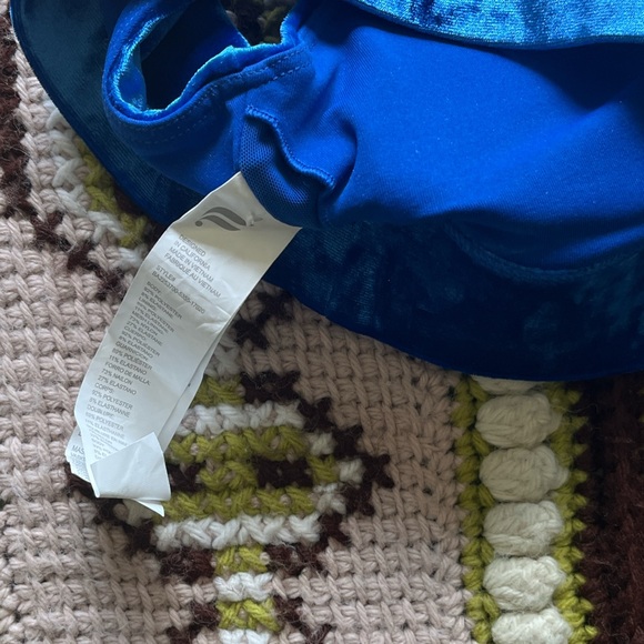 Oasis Crushed Velour Twist Sports Bra - Picture 3 of 5